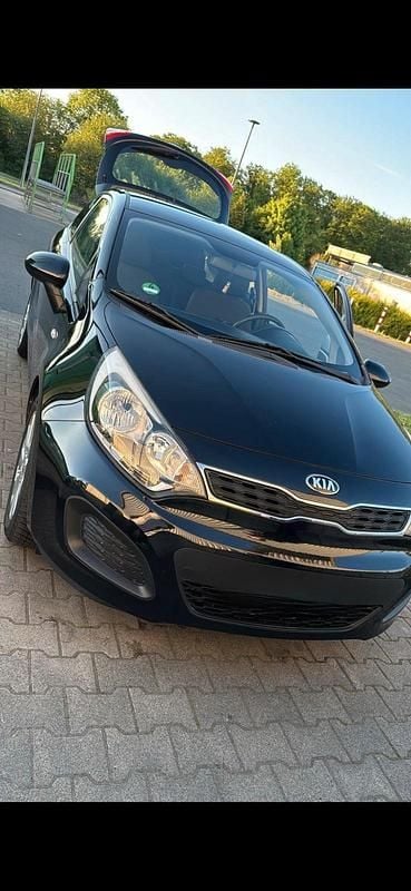 Gebraucht Kia Rio 109 PS (80 kW) 2014 Schwarz Kleinwagen