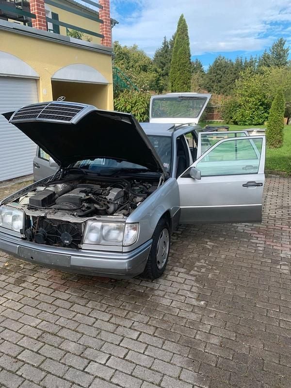 Silber Gebraucht 1994 Mercedes 200 Kombi | 3.500 € - Bild 1/4