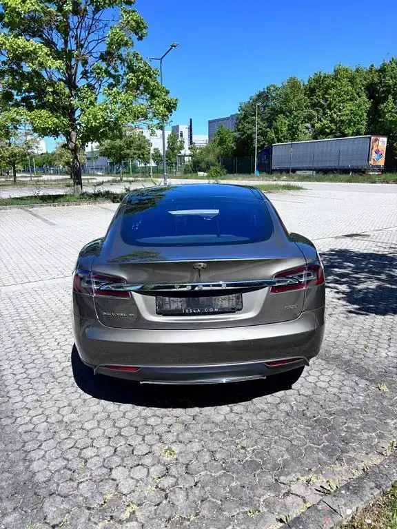 Usado Tesla Model S 395 kW (538 CV) 2016 Marrón Utilitario