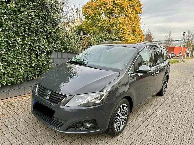 Grau Gebraucht 2019 Seat Alhambra FR-Line Van / Kleinbus | 23.900 € (Superpreis) - Bild 1/4