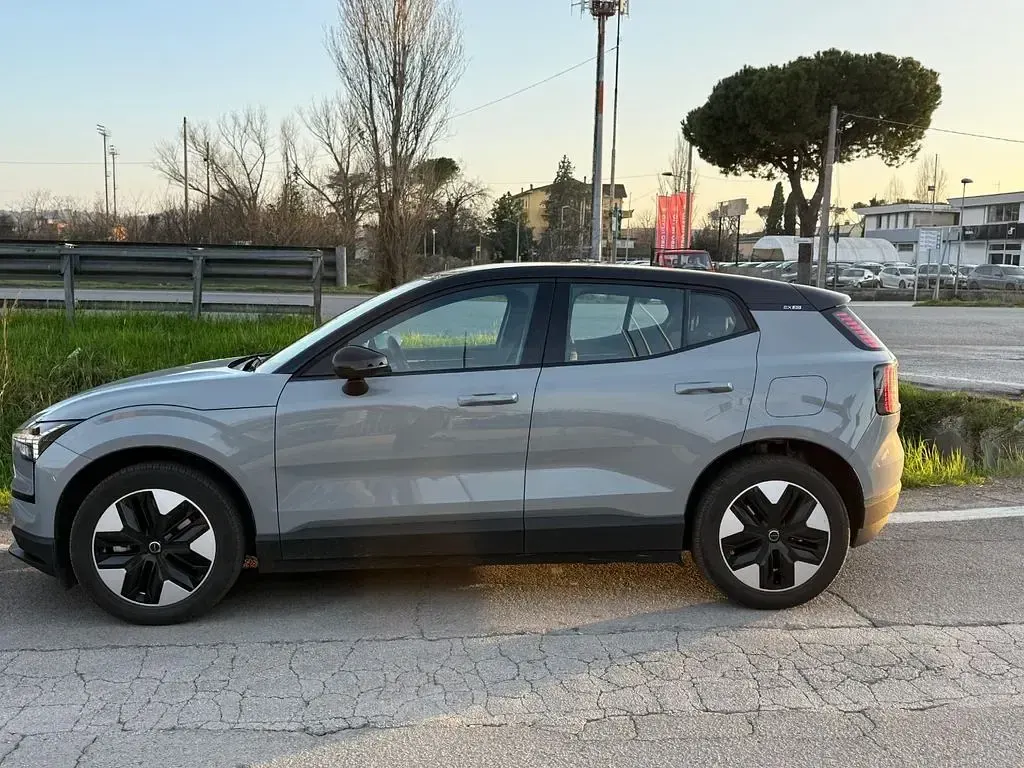 Gebraucht Volvo EX30 Plus 75 kW (102 PS) 2025 Grau SUV