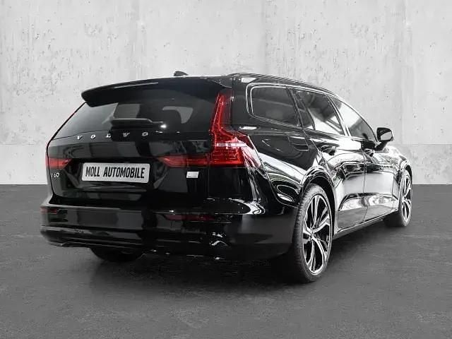 Gebraucht Volvo V60 Ultra 455 PS (334 kW) 2024 Onyx black / metallic Kombi