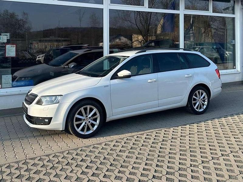 Gebraucht Skoda Octavia Style 150 PS (110 kW) 2016 Moonweiss metallic Kleinwagen