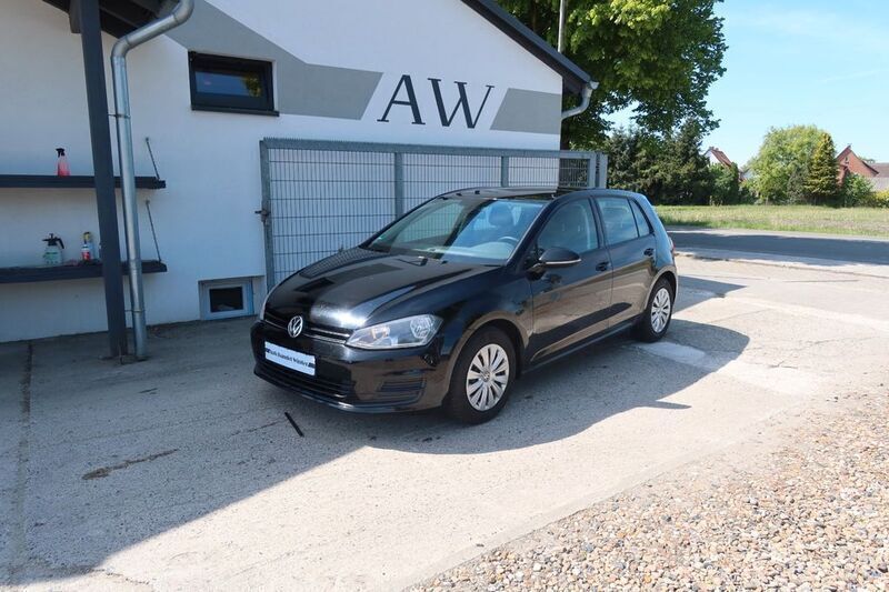 Schwarz Gebraucht 2015 VW Golf VII Trendline Limousine | 4.999 € (Superpreis) - Bild 1/4