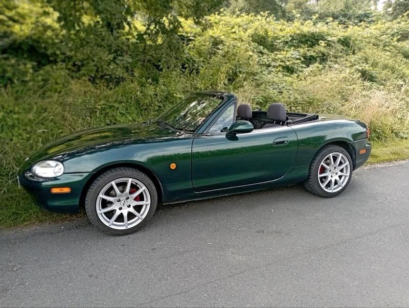 Grün Gebraucht 1998 Mazda MX5 Cabrio | 6.200 € - Bild 1/4