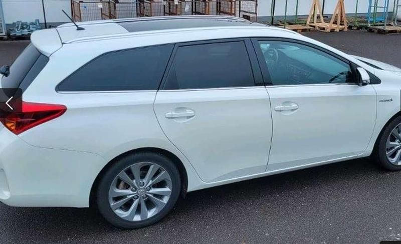 Gebraucht Toyota Auris Hybrid Life+ 99 PS (72 kW) 2013 Weiß Kombi