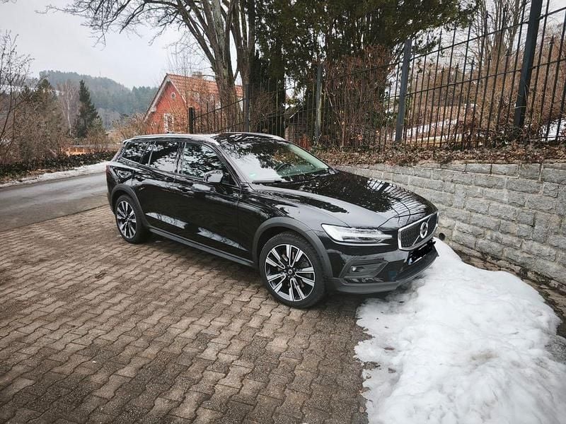 Gebraucht Volvo V60 CC Pro 250 PS (183 kW) 2019 Schwarz Kombi