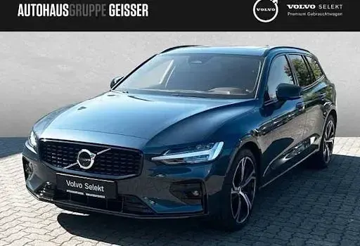 Gebraucht Volvo V60 Plus 197 PS (144 kW) 2025 Blau Kombi