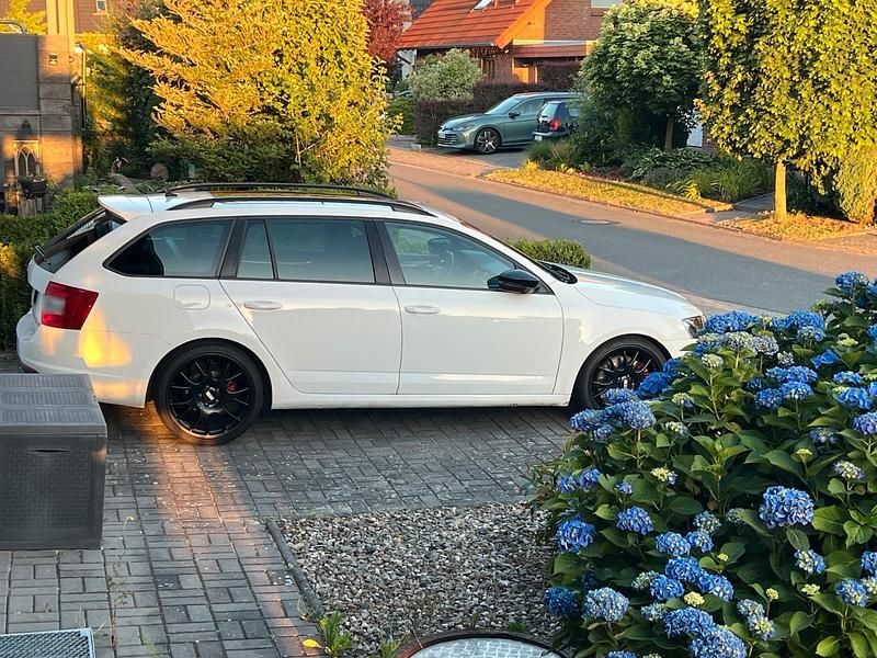 Gebraucht Skoda Octavia RS 184 PS (135 kW) 2014 Weiß Kleinwagen