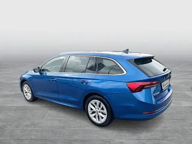 Gebraucht Skoda Octavia First Edition 150 PS (110 kW) 2022 Raceblau metallic Kombi
