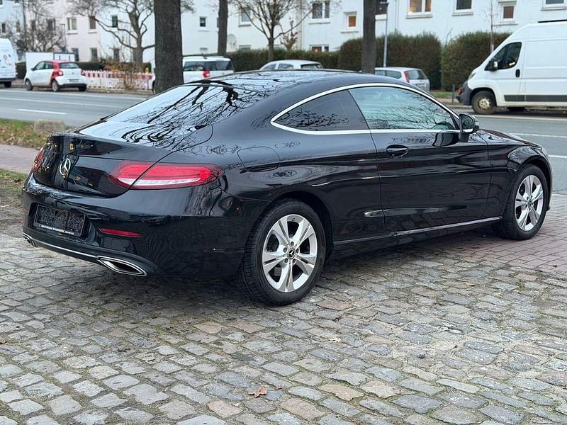 Gebraucht Mercedes C180 156 PS (114 kW) 2018 Schwarz Coupé