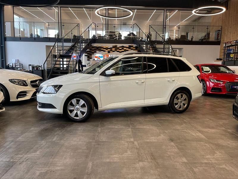 Weiß Gebraucht 2017 Skoda Fabia Ambition Kleinwagen | 8.490 € (Fairer Preis) - Bild 1/4