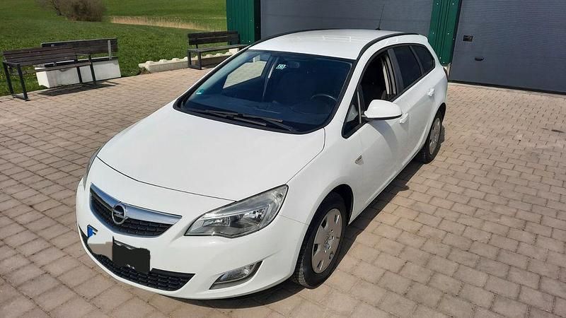 Gebraucht Opel Astra 165 PS (121 kW) 2012 Weiß Kombi