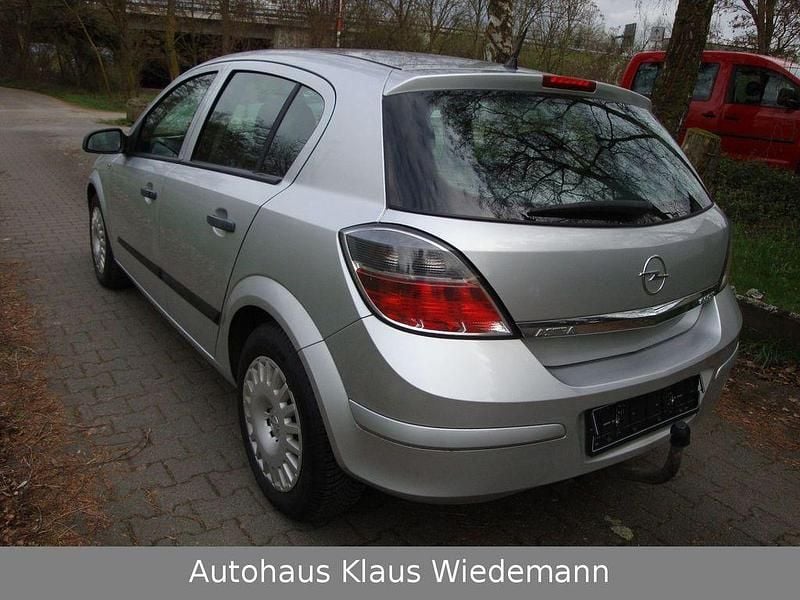 Gebraucht Opel Astra 90 PS (66 kW) 2009 Silber Limousine