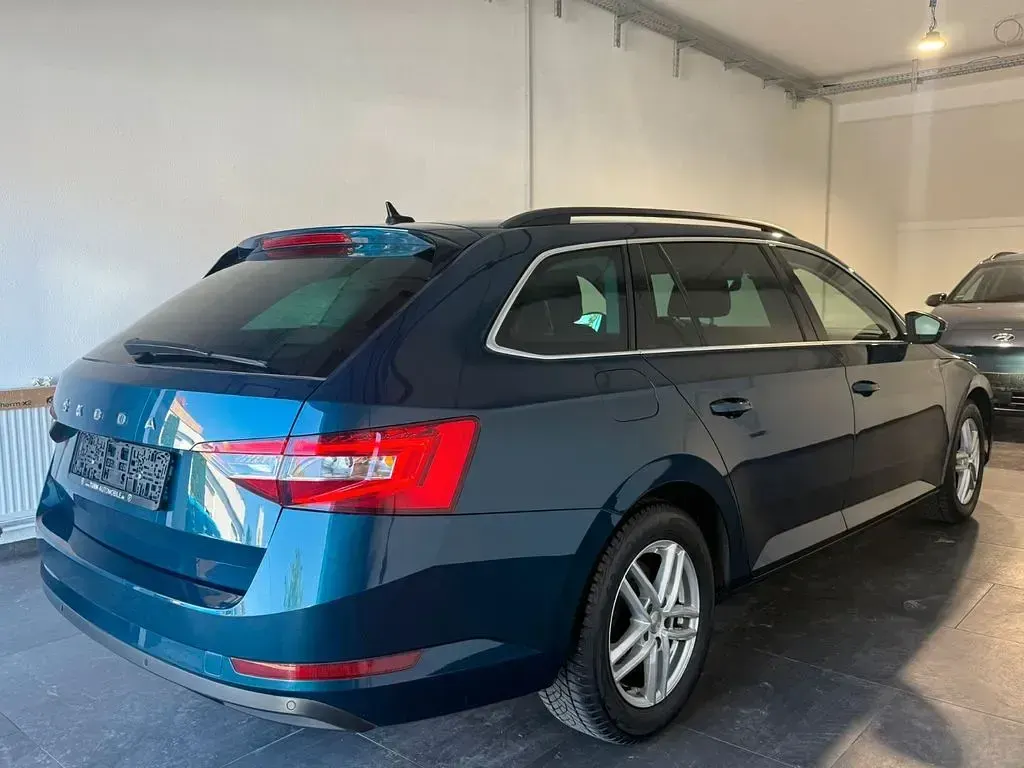 Gebraucht Skoda Superb Ambition 150 PS (110 kW) 2022 Blau Limousine
