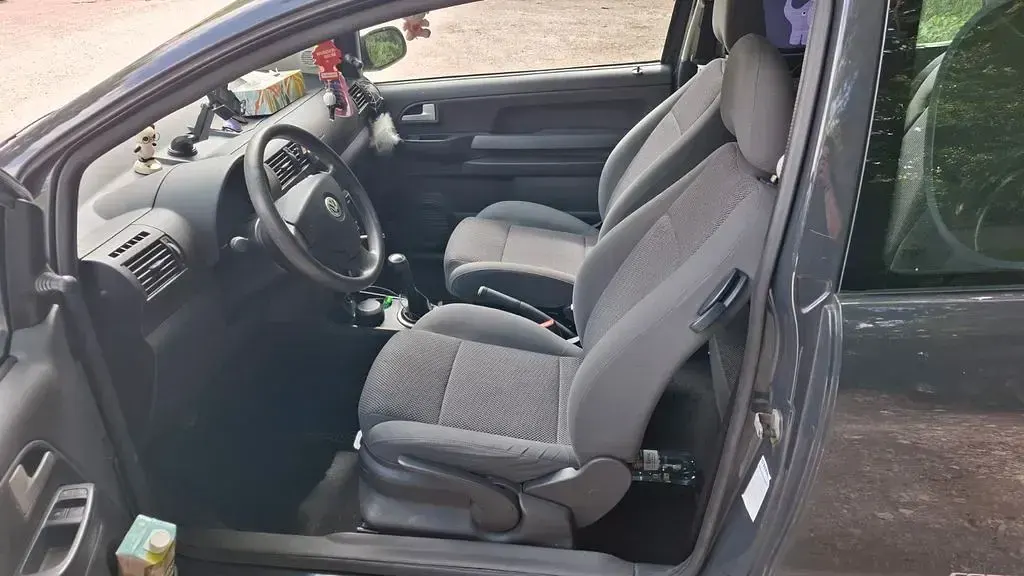 Gebraucht VW Fox Refresh 54 PS (39 kW) 2009 Grau Kleinwagen