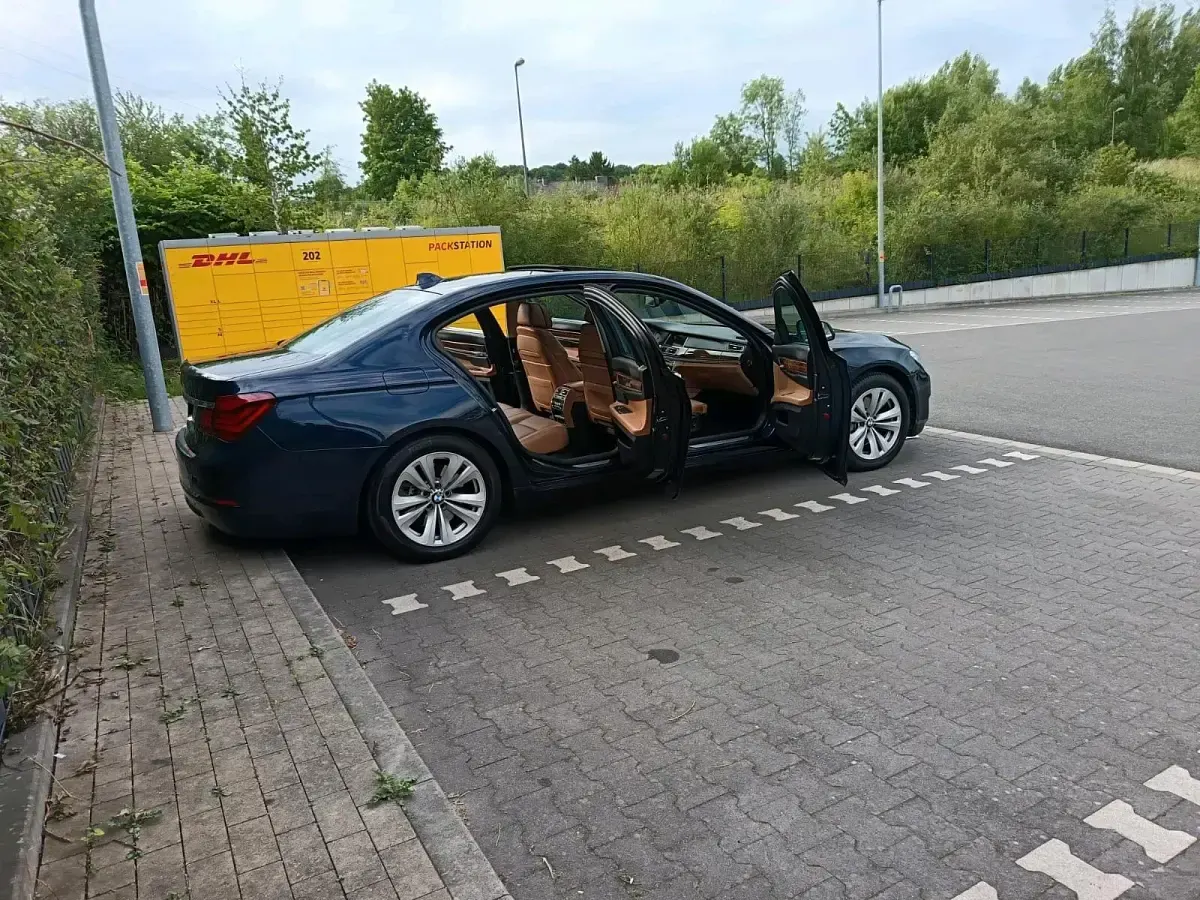 Gebraucht BMW 730 258 PS (189 kW) 2012 Blau Limousine