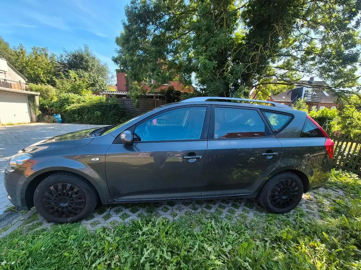 Gebraucht Kia Ceed Sportswagon 90 PS (66 kW) 2011 Grau Kombi