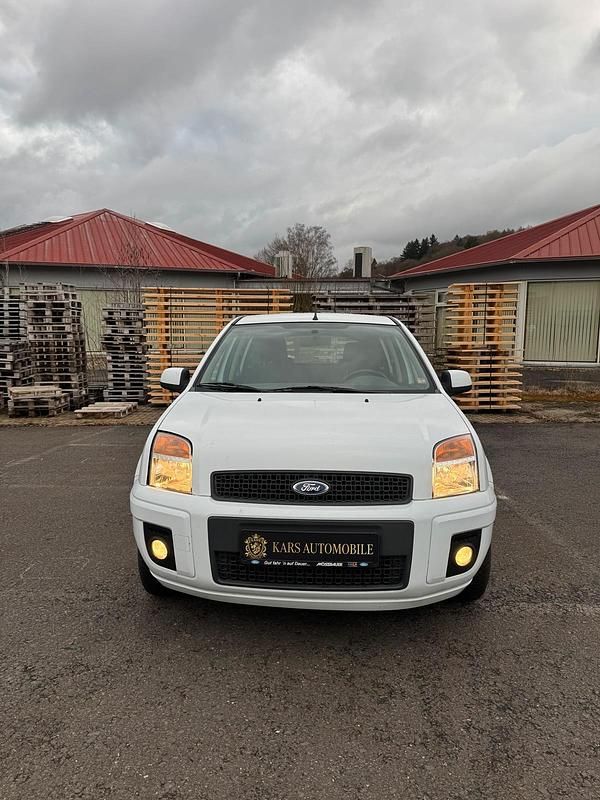 Gebraucht Ford Fusion 80 PS (58 kW) 2012 Weiß Kleinwagen