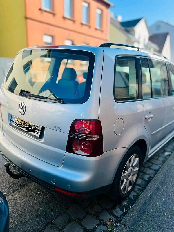 Gebraucht VW Touran 140 PS (102 kW) 2010 Grau Van / Kleinbus