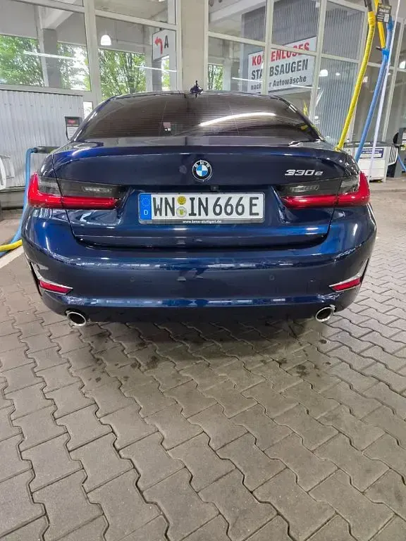 Gebraucht BMW 330e Luxury Line 292 PS (214 kW) 2020 Blau Limousine
