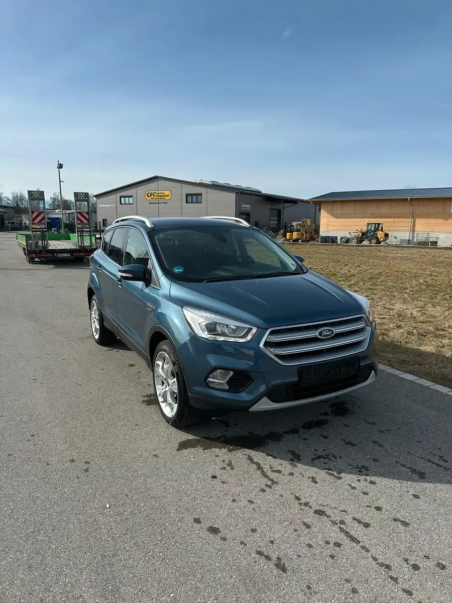Gebraucht Ford Kuga 150 PS (110 kW) 2019 Blau SUV