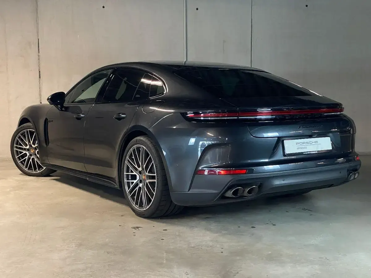 Gebraucht Porsche Panamera 470 PS (345 kW) 2024 Vulkangraumetallic Kleinwagen