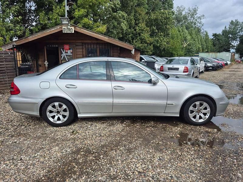Gebraucht Mercedes E220 Avantgarde 150 PS (110 kW) 2002 Brillantsilber Limousine