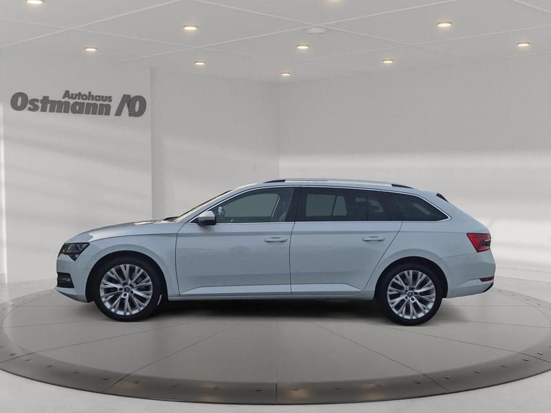 Gebraucht Skoda Superb Style 150 PS (110 kW) 2024 Moonweiss metallic Kombi