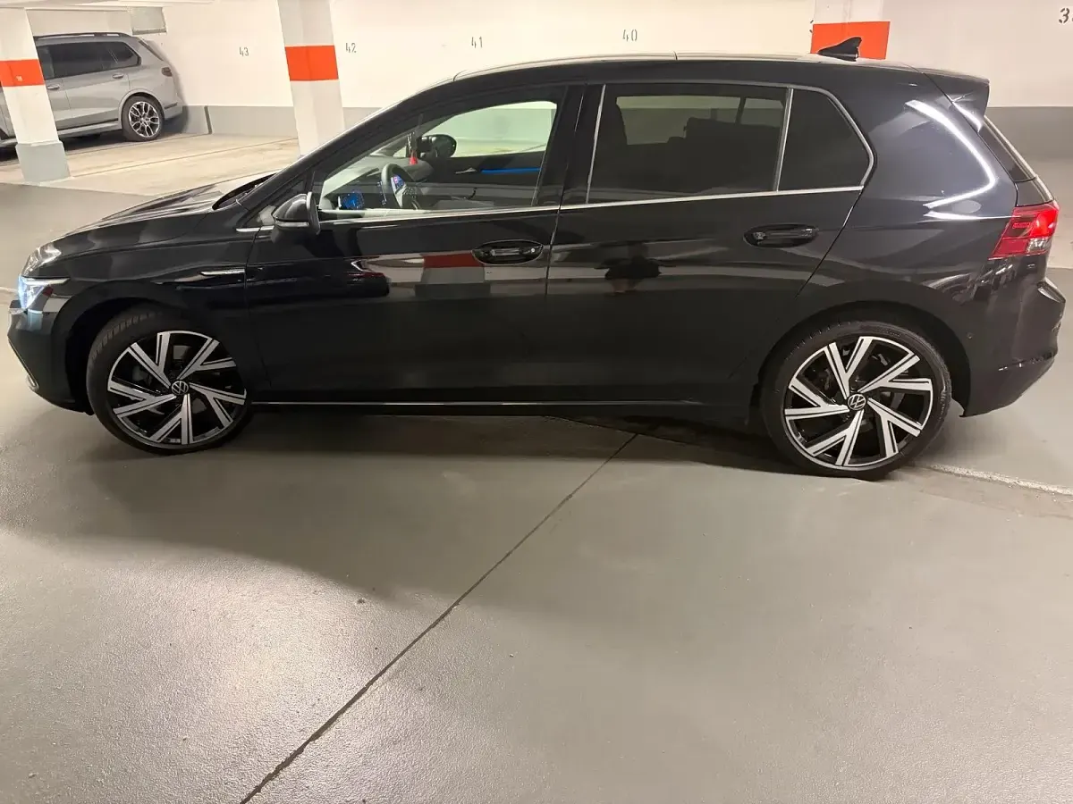 Gebraucht VW Golf VIII 190 PS (139 kW) 2022 Schwarz Limousine