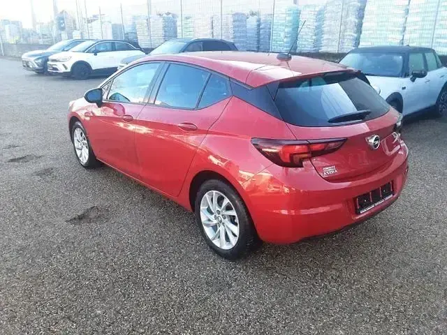 Gebraucht Opel Astra Edition 131 PS (96 kW) 2021 Rot Limousine