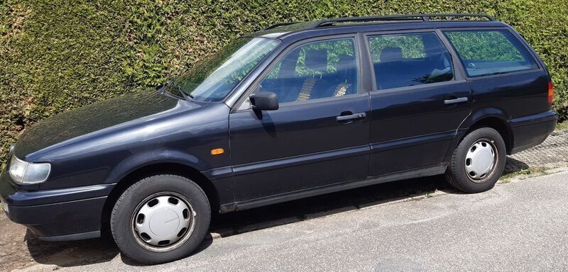 Schwarz Gebraucht 1994 VW Passat Kombi | 1.900 € - Bild 1/4