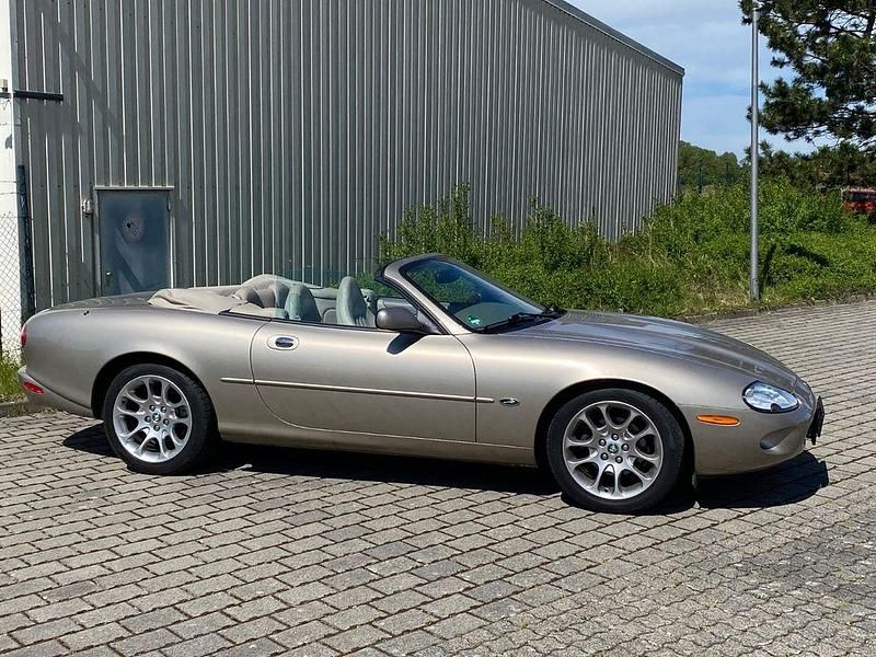 Używany Jaguar XK8 294 KM (216 kW) 1997 Złoty Kabriolet