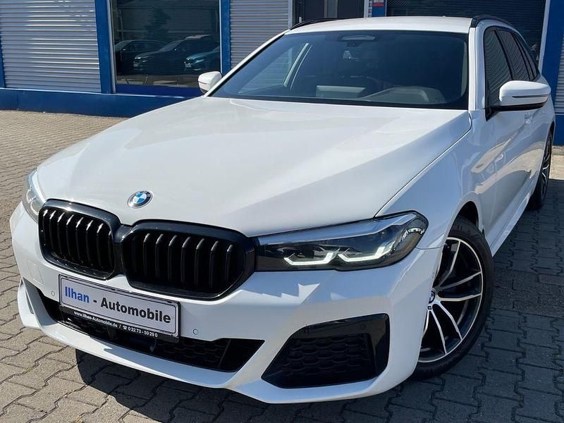 Alpinweiss iii Gebraucht 2022 BMW 520 M Sport Kombi | 32.950 € (Etwas zu teuer) - Bild 1/4
