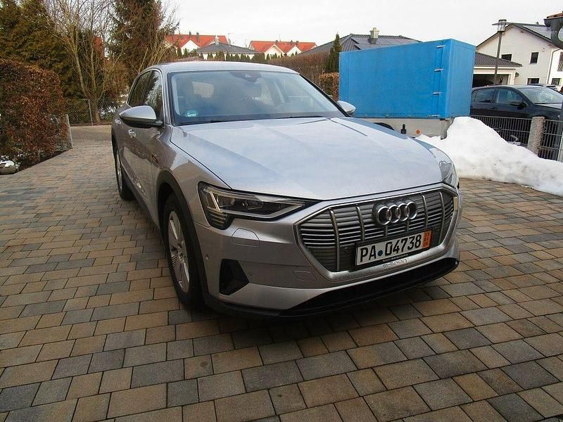 Gebraucht Audi e-tron Ambiente 230 kW (313 PS) 2021 Silber SUV