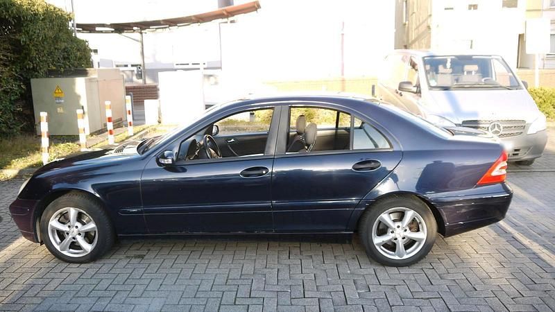 Gebraucht Mercedes C240 172 PS (126 kW) 2005 Andere farben Limousine