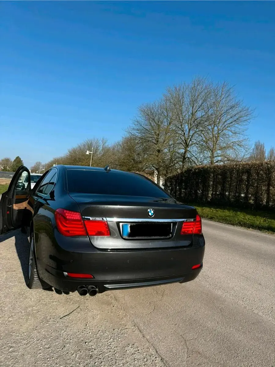 Gebraucht BMW 730 245 PS (180 kW) 2009 Grau Limousine