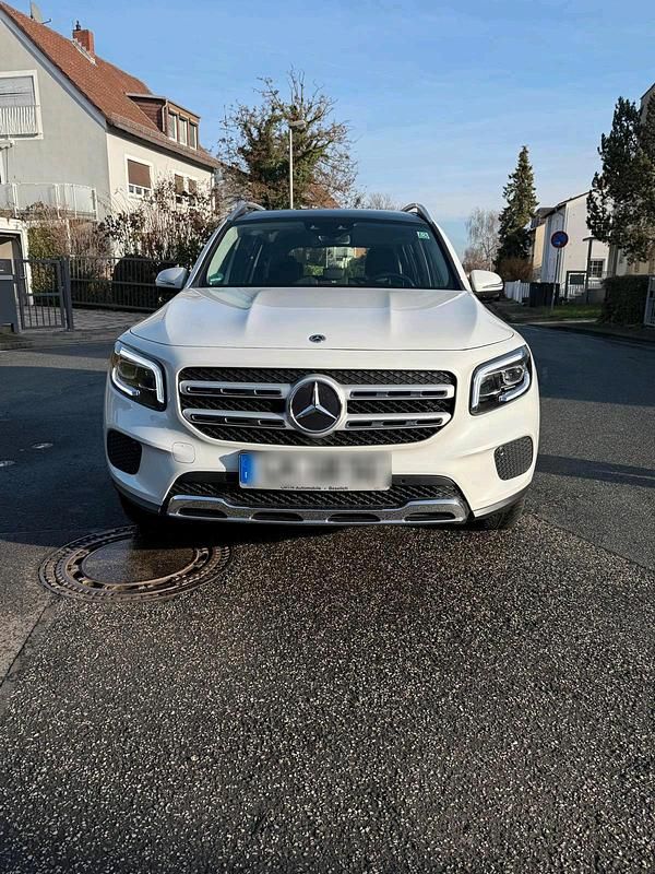 Weiß Gebraucht 2023 Mercedes GLB250 SUV | 39.850 € (Fairer Preis) - Bild 1/4