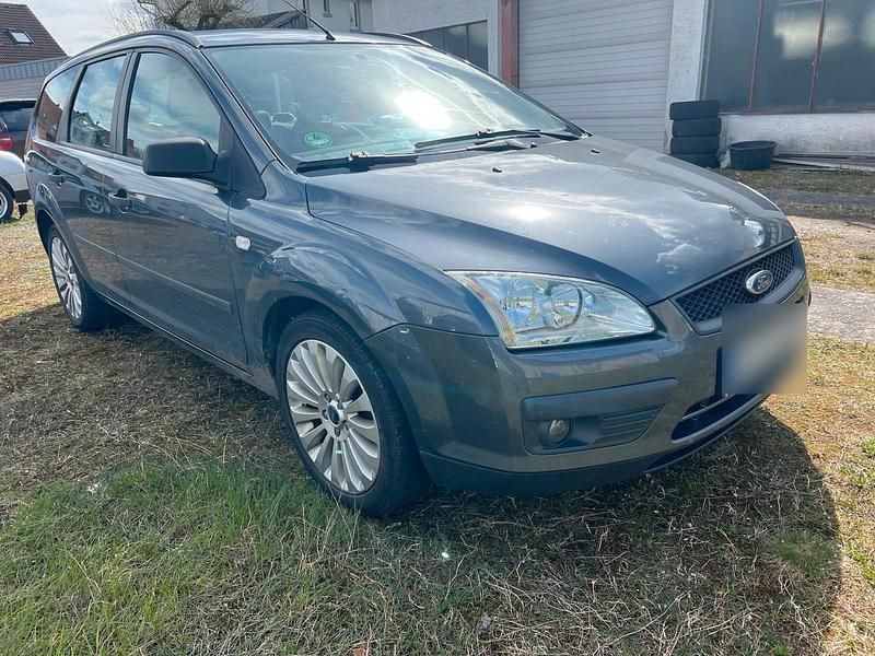 Używany Ford Focus 101 KM (74 kW) 2005 Szary Kombi