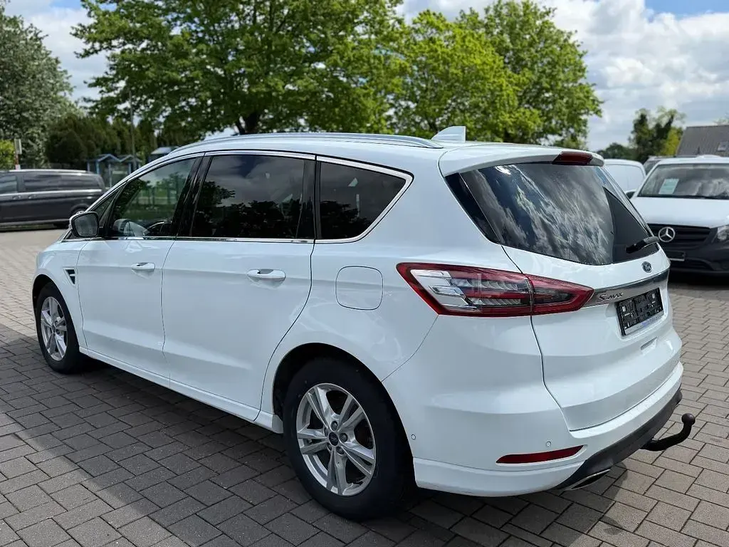 Gebraucht Ford S-MAX Titanium 190 PS (139 kW) 2022 Weiß Van / Kleinbus