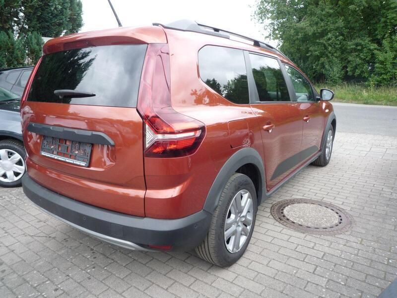 Gebraucht Dacia Jogger Comfort 101 PS (74 kW) 2022 Braun Van / Kleinbus