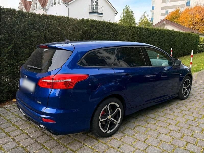 Second-hand Ford Focus ST-Line 150 CP (110 kW) 2017 Albastru Break