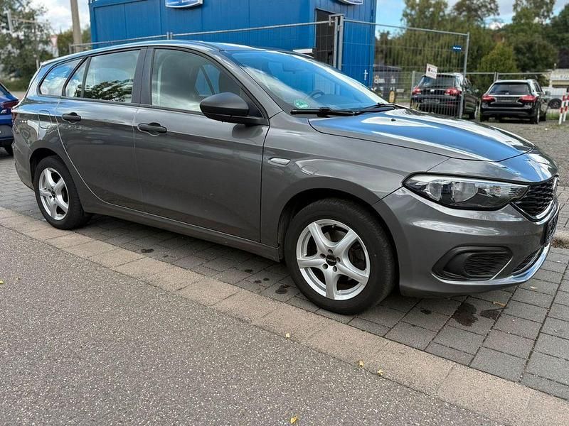 Grau Gebraucht 2018 Fiat Tipo Pop Kombi | 8.499 € (Fairer Preis) - Bild 1/4
