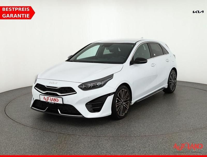 Weiß Gebraucht 2023 Kia Ceed 2 Limousine | 26.490 € (Etwas zu teuer) - Bild 1/4