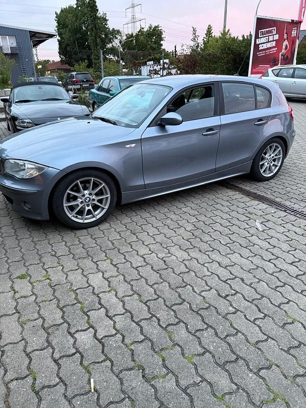 Blau Gebraucht 2004 BMW 120 Kleinwagen | 5.300 € (Fairer Preis) - Bild 1/4
