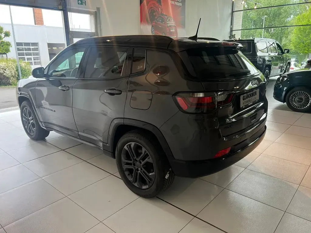 Gebraucht Jeep Compass 131 PS (96 kW) 2022 Grau SUV