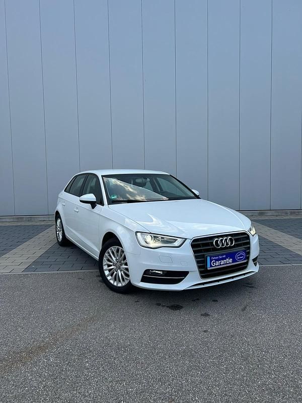 Gebraucht Audi A3 105 PS (77 kW) 2013 Weiß Limousine