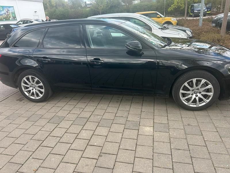 Second-hand Audi A4 Comfort 150 CP (110 kW) 2017 Negru Break