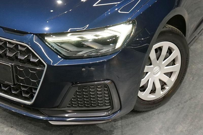 Gebraucht Audi A1 Sportback Advanced 95 PS (69 kW) 2021 Firmamentblau metallic Kleinwagen