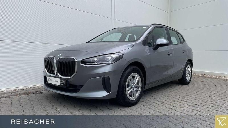 Skyscraper grau metallic Gebraucht 2023 BMW 218 Active Tourer Efficient Dynamics Van / Kleinbus | 29.949 € (Guter Preis) - Bild 1/4